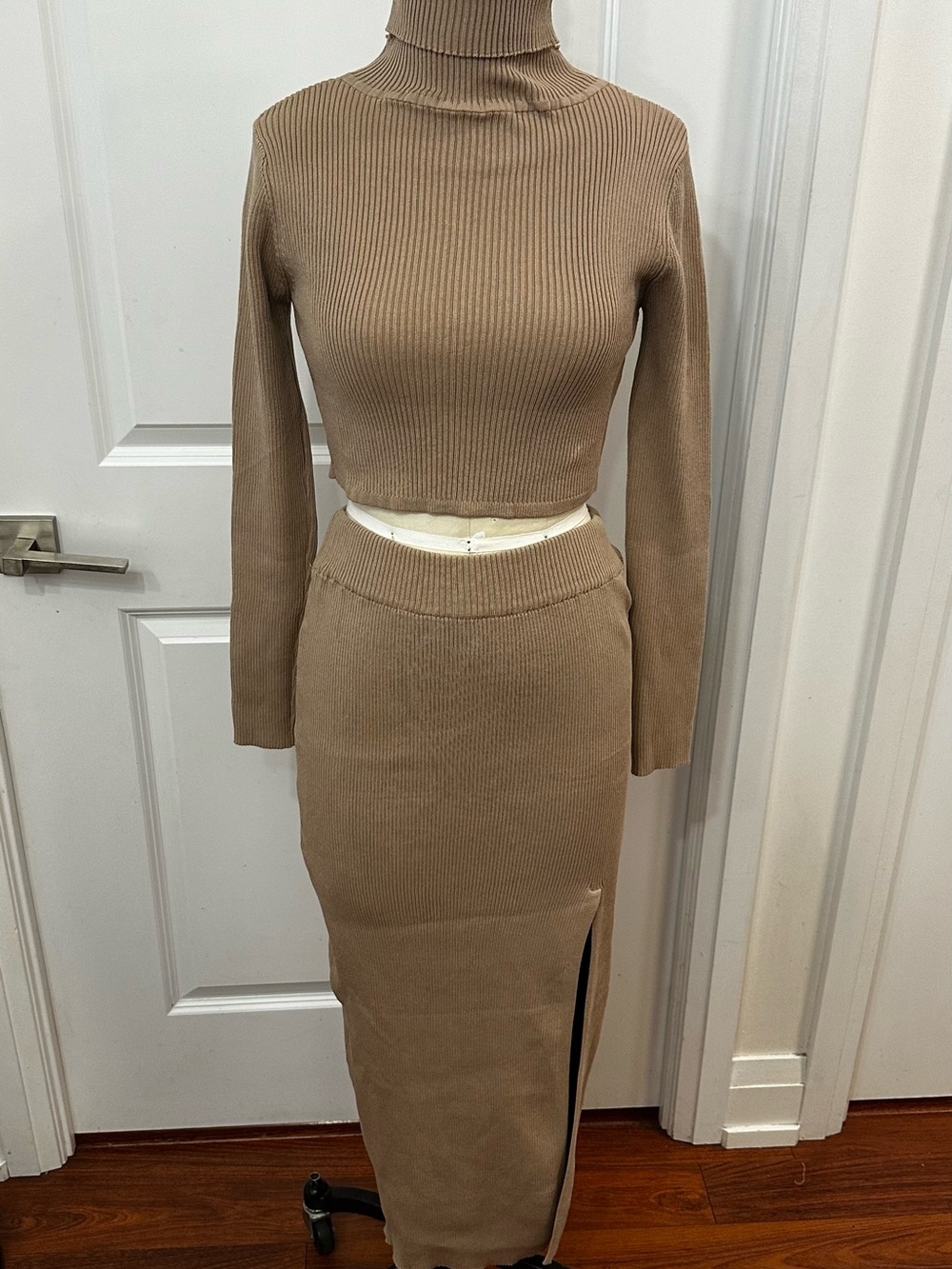 High-Rise Ribbed Pencil Skirt in Tan